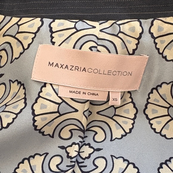 MAXAZRIA Stunning Runway Blazer with 3-D Floral Details, Silk & Cotton, Size XS - Picture 5 of 11